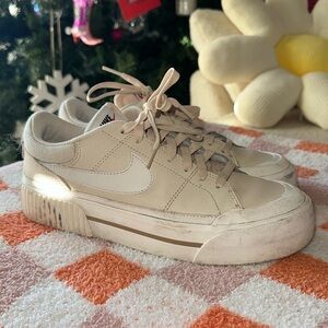 Nike comfort insole sneaker